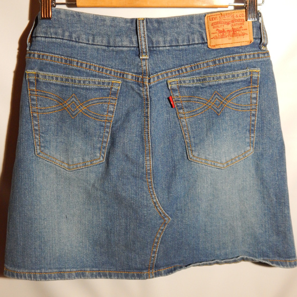 Levi's Miniskirt Sz 4 - Picture 3 of 4